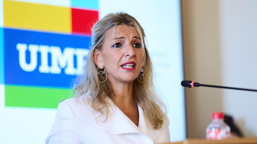 La vicepresidenta segunda y líder de SUMAR, Yolanda Díaz, interviene durante el seminario de la APIE de la Universidad Internacional Menéndez Pelayo (UIMP), en el Palacio de la Magdalena, a 22 de junio de 2023, en Santander, Cantabria (España).