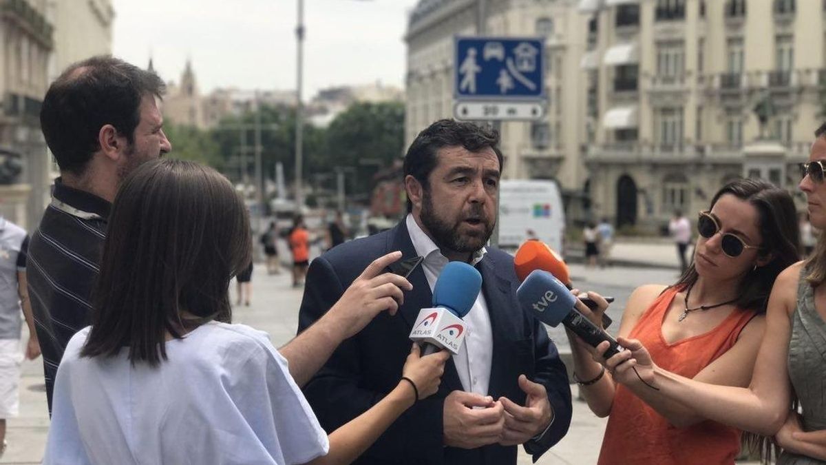 Ciudadanos ve "siniestra" la avioneta de 'HazteOír' y pide estar atento por si incumple alguna normativa