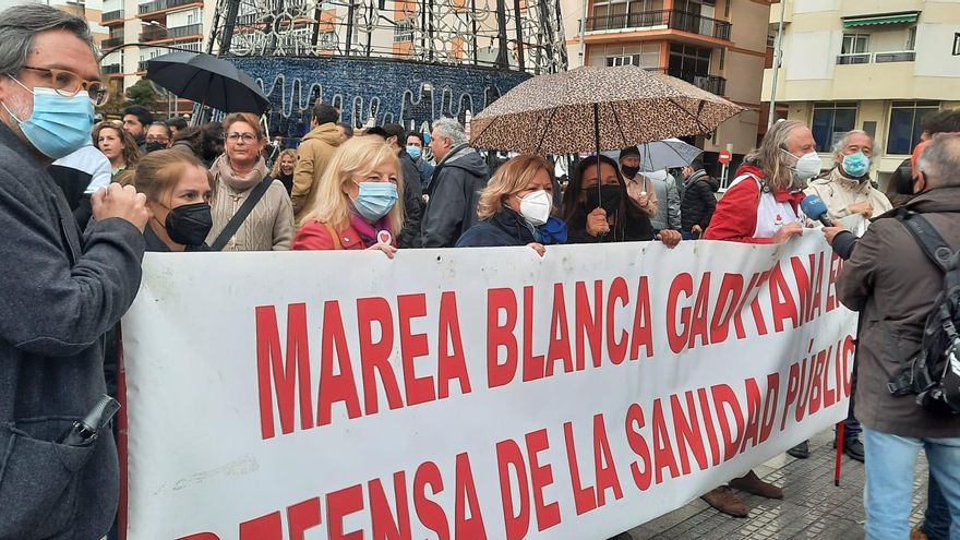 "Cádiz no quiere ser Benidorm": pensionistas, estudiantes y sanitarios apoyan la protesta de los trabajadores del metal