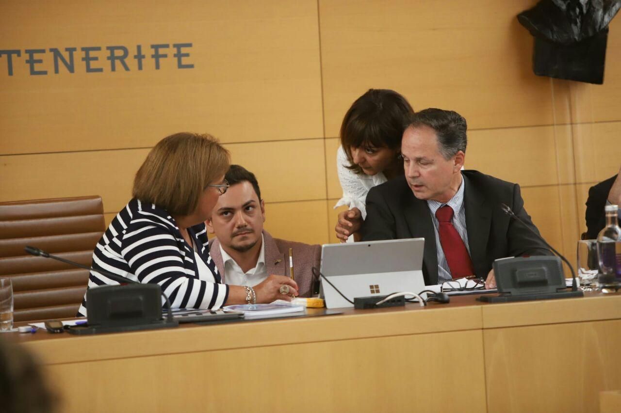 Pleno extraordinario en el Cabildo de Tenerife
