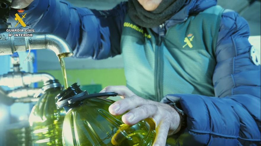 Imagen de una de las garrafas intervenidas en la nave de Msairena del Alcor