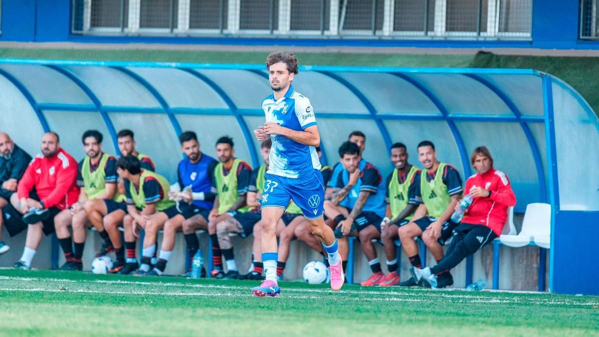 El CD Tenerife cede al Zamora al centrocampista Mauro Costa