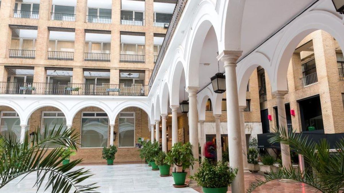 Patio interior de la Facultad de Bellas Artes de la Universidad de Sevilla.