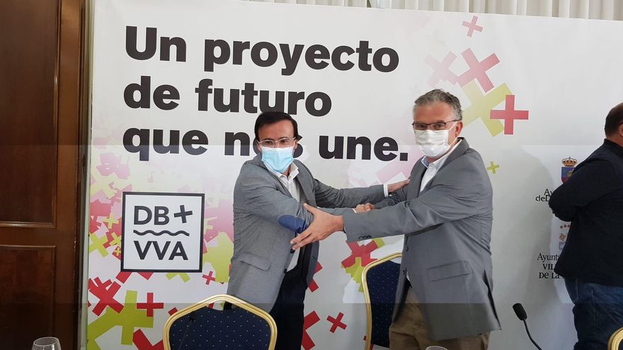 El alcalde de Villanueva de la Serena, Miguel Ángel Gallardo, y el alcalde de Don Benito, José Luis Quintana, en la presentación este lunes del proyecto de unión de ambas ciudades