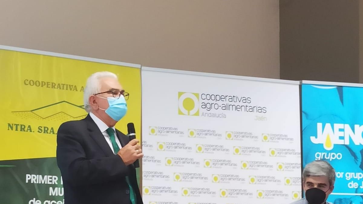 Higinio Castellano durante su intervención en la asamblea general