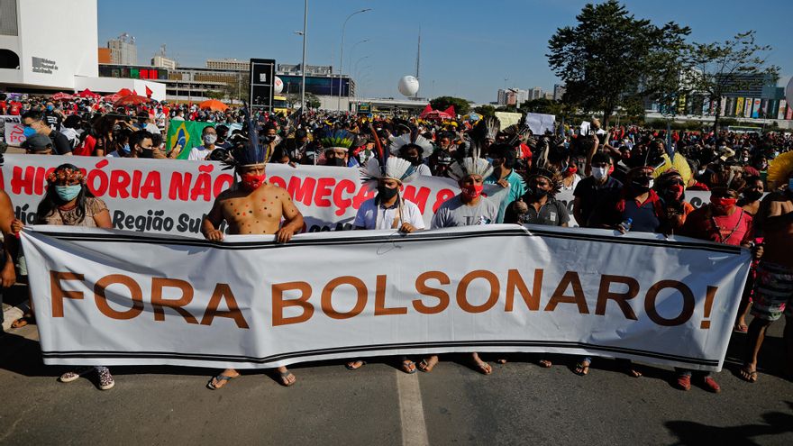 Brasileños salen a las calles en una jornada de protestas para pedir la renuncia de Bolsonaro