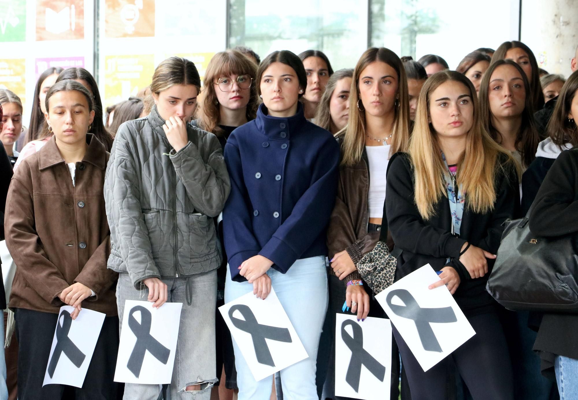 Caras de tristeza en el recuerdo a la estudiante de la ULE Arancha Barrientos