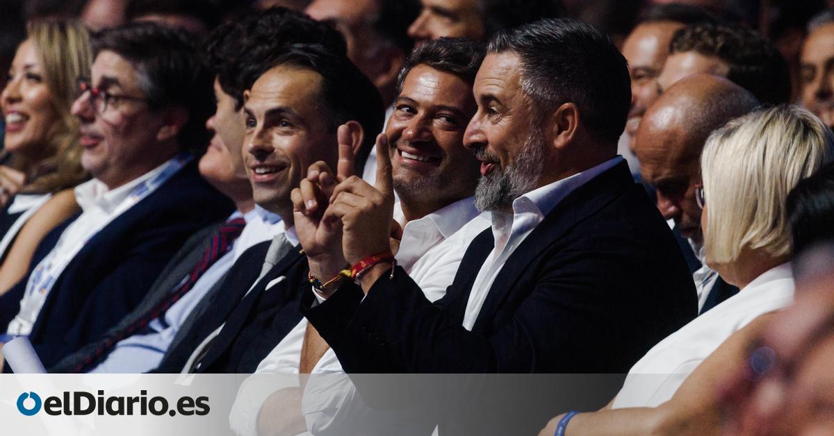 “Psicópata, chulo de putas”, “la primera medida es Sánchez a la cárcel”: los insultos en el acto de ultras que presidió Abascal