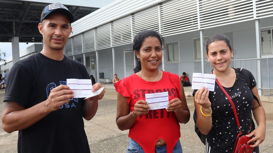 Caravana en México se disuelve al iniciar entrega de documentos migratorios