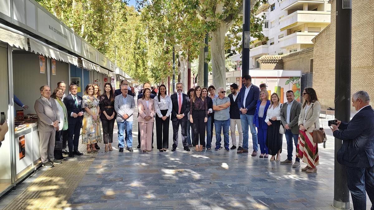 Abre sus puertas la mayor librería al aire libre de la Región de Murcia: la 'Feria Bonica'