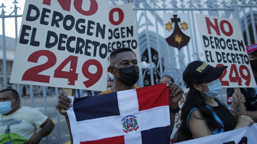 "Que nos permitan permanecer" en Panamá, claman inmigrantes en una vigilia