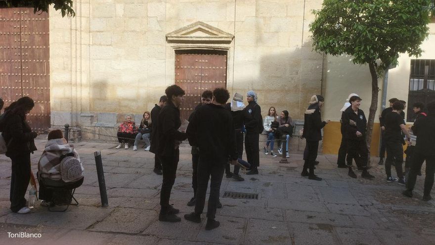 A la espera de la Universitaria.