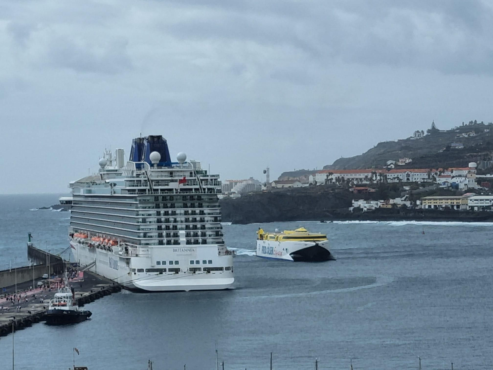 El buque ‘Britannia’, este miércoles, 4 de septiembre, en el Puerto de Santa Cruz de La Palma.