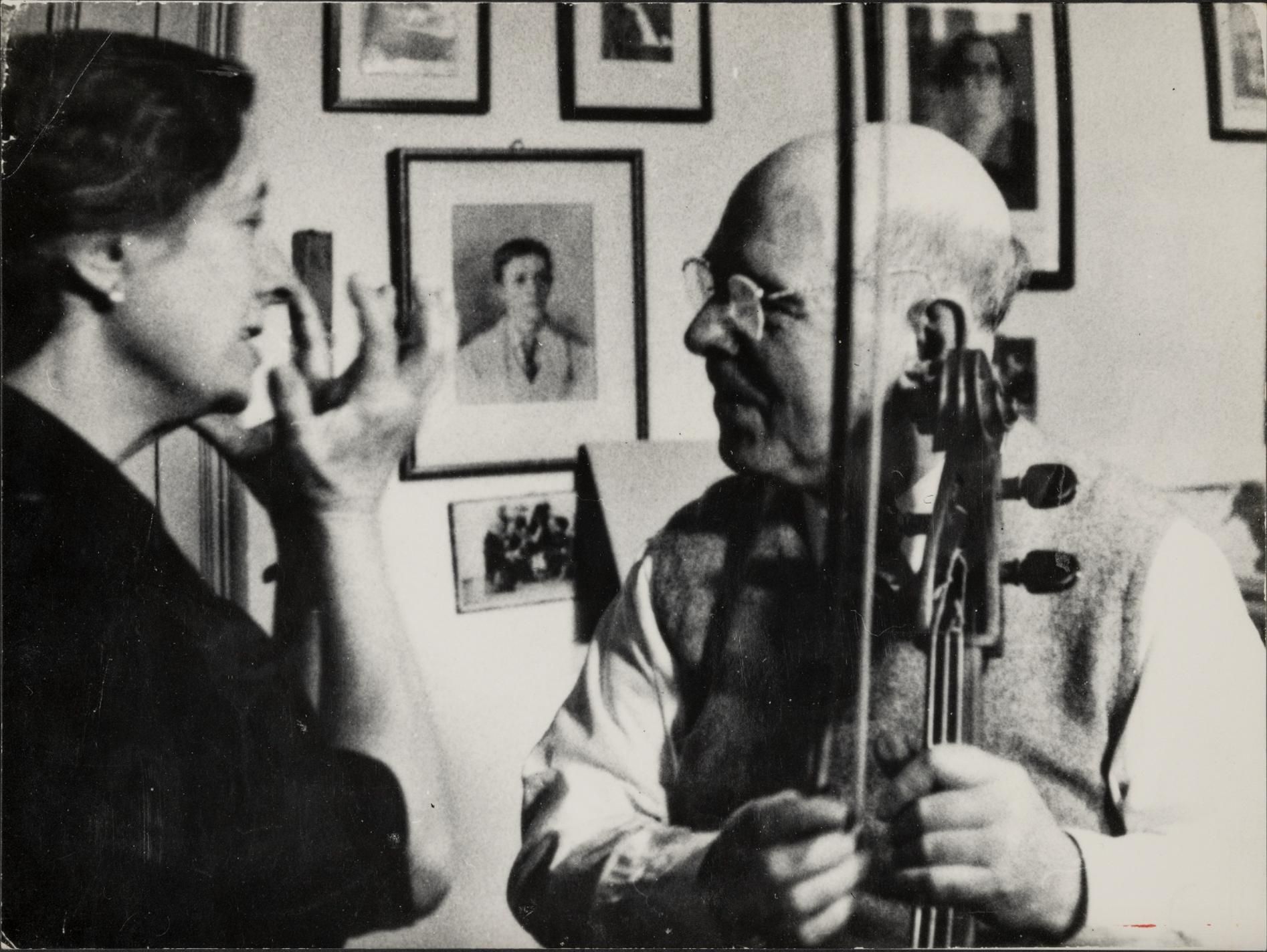 Conxita Badia y Pau Casals, una de las veces que la soprano visitó al violoncelista en el exilio, en Prada de Conflent