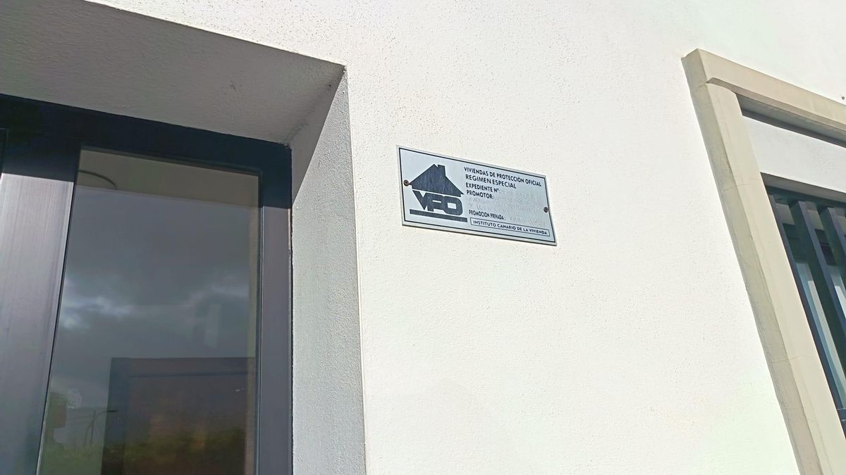 Cartel que indica que el inmueble es VPO.