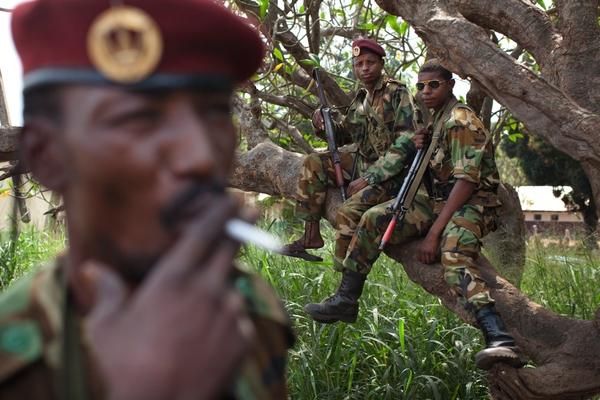 Aunque el presidente de transición, Michel Djotodia, disolvió oficialmente en septiembre la coalición armada Seleka, sus miembros siguieron cometiendo graves abusos contra los derechos humanos, tal y como se documenta en el informe de Amnistía Internacional del 29 de octubre: http://bit.ly/18o6MHe © REUTERS/Joe Penney