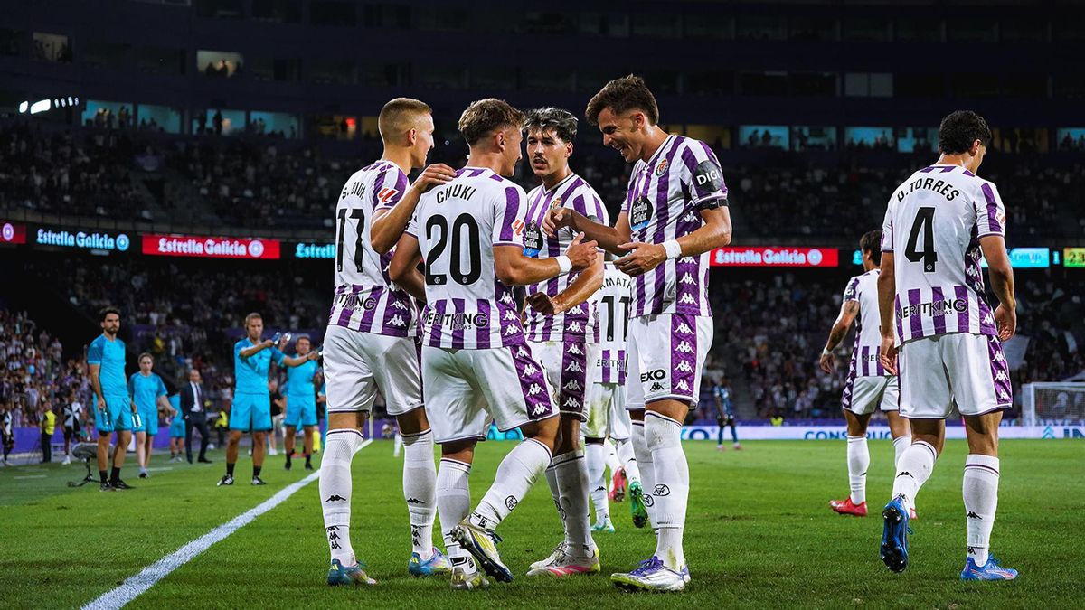 Jugadores del Real Valladolid celebran un gol