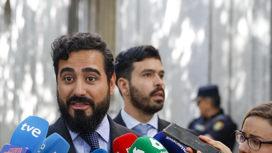 El eurodiputado Luis Pérez Fernández, Alvise, en una imagen de archivo en el Tribunal Supremo tras declarar en una causa abierta en su contra, en este caso por los mensajes contra la fiscal de delitos de odio de Valencia, Susana Gisbert. EFE/ Javier Lizón