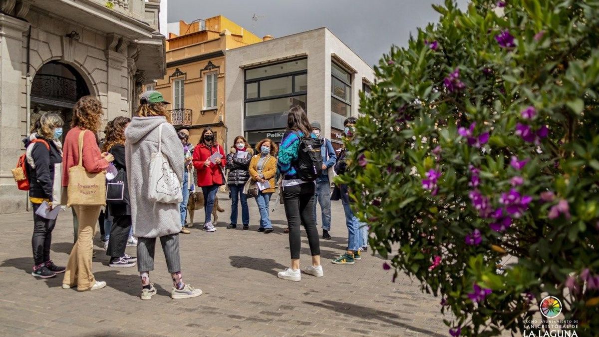 Un paseo feminista para 'rescatar' la identidad de La Laguna, una ciudad transformada por la gentrificación