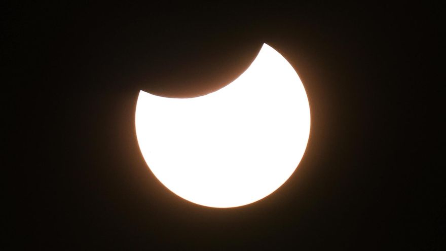 Cuándo será el último eclipse solar del año y cómo verlo