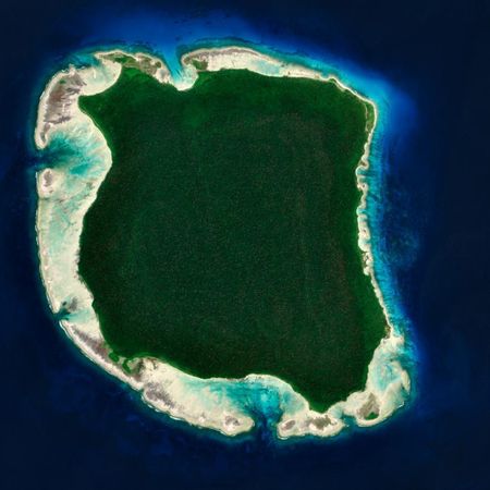 Gracias a una base de datos evangélica localizó a los sentineleses, un grupo hostil y completamente aislado cuya lengua es irreconocible y cuya isla está protegida por ley.