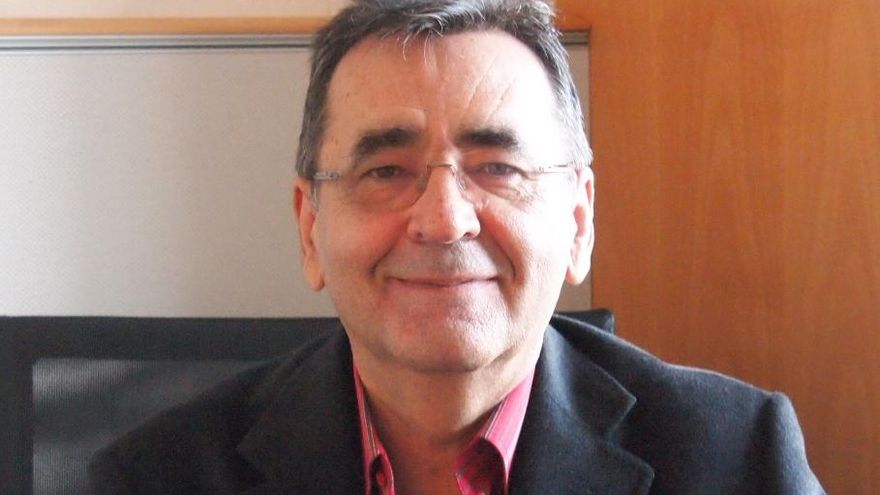 El ex eurodiputado socialista extremeño Alejandro Cercas, entre quienes piden el cese de Pablo Iglesias