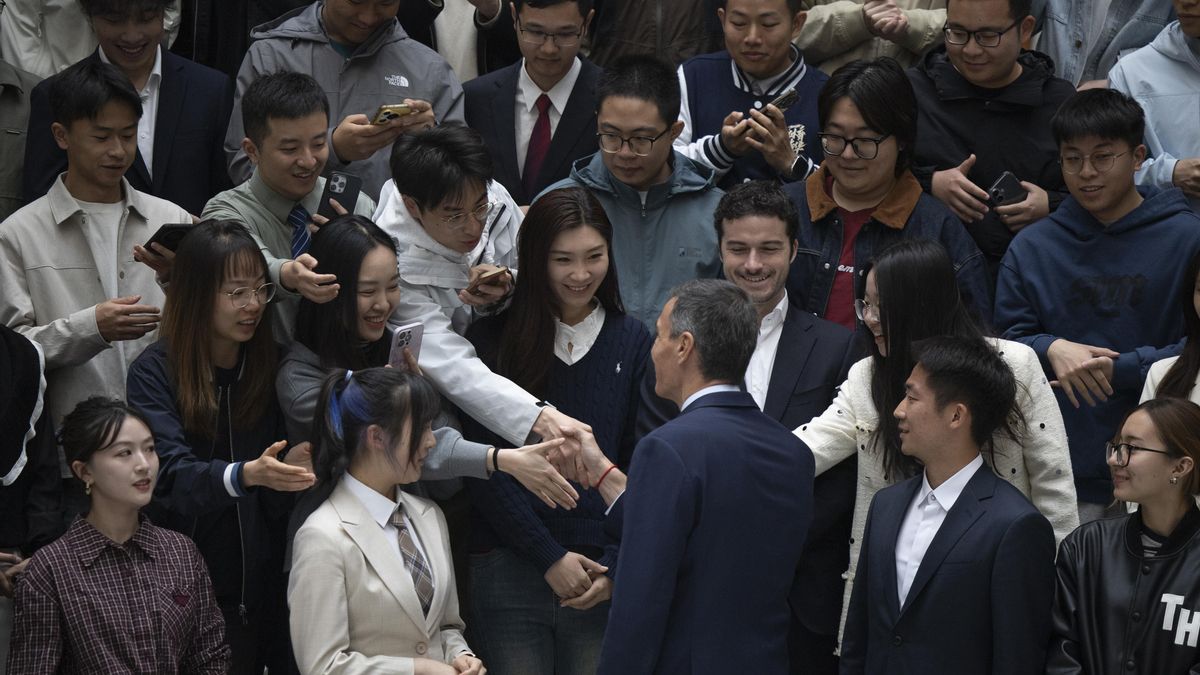 La derecha se pone de los nervios con el viaje de Sánchez a China