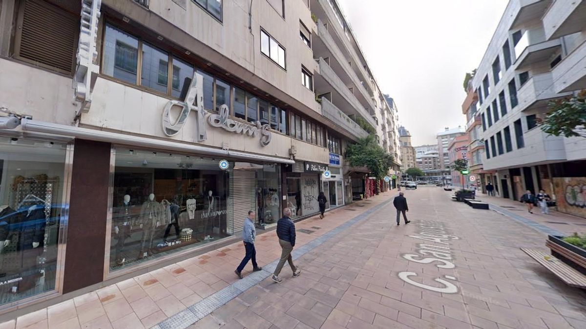 El  céntrico comercio de Adam's en León.