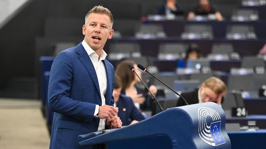 El candidato opositor húngaro Péter Magyar, en una intervención en el Parlamento Europeo en Estrasburgo en 2025.