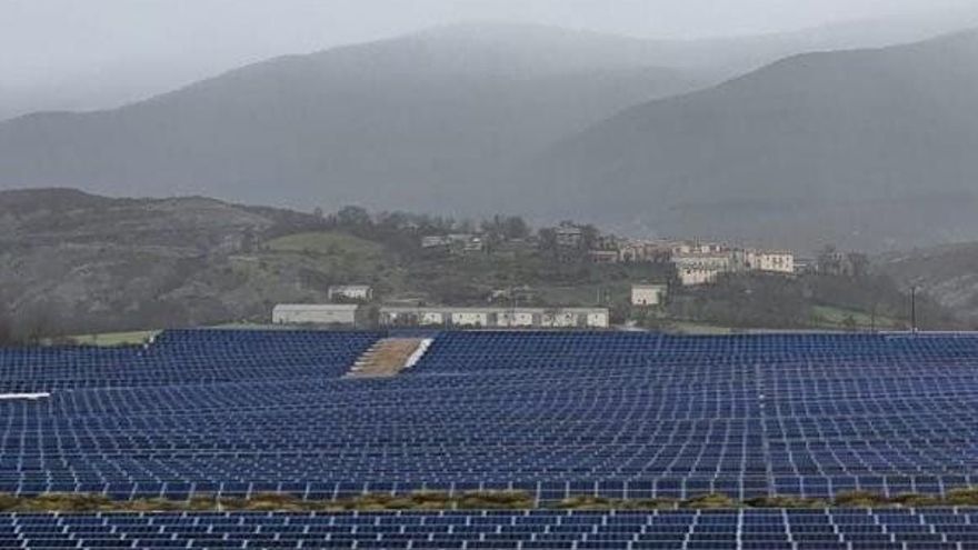 De macroplantas al huerto solar de Matías Prats: el fondo de las grandes fortunas que "lo compra todo"