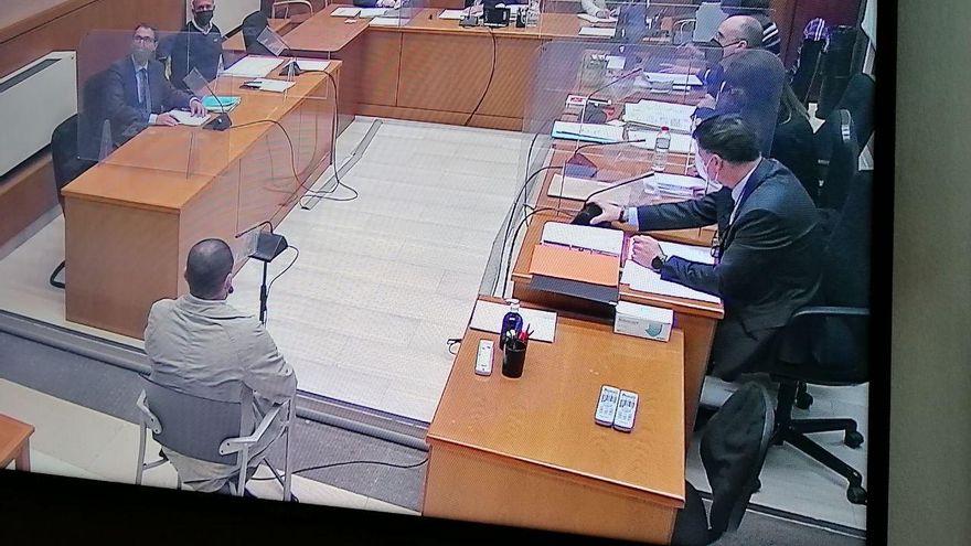 La Fiscalía pide seis años de cárcel a tres neonazis por una agresión al grito de "rojo, cerdo independentista"