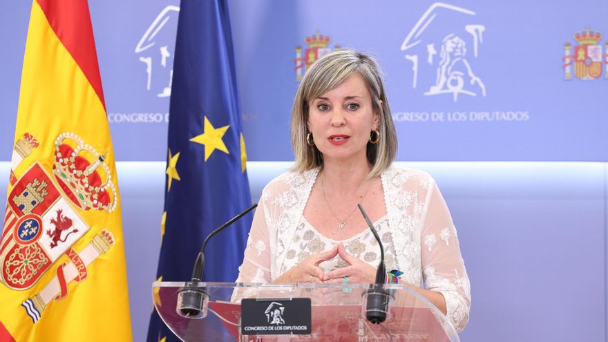 La portavoz de Sumar en el Congreso, Verónica Martínez, durante una rueda de prensa posterior a la Junta de Portavoces, en el Congreso de los Diputados, a 27 de mayo de 2025, en Madrid (España).