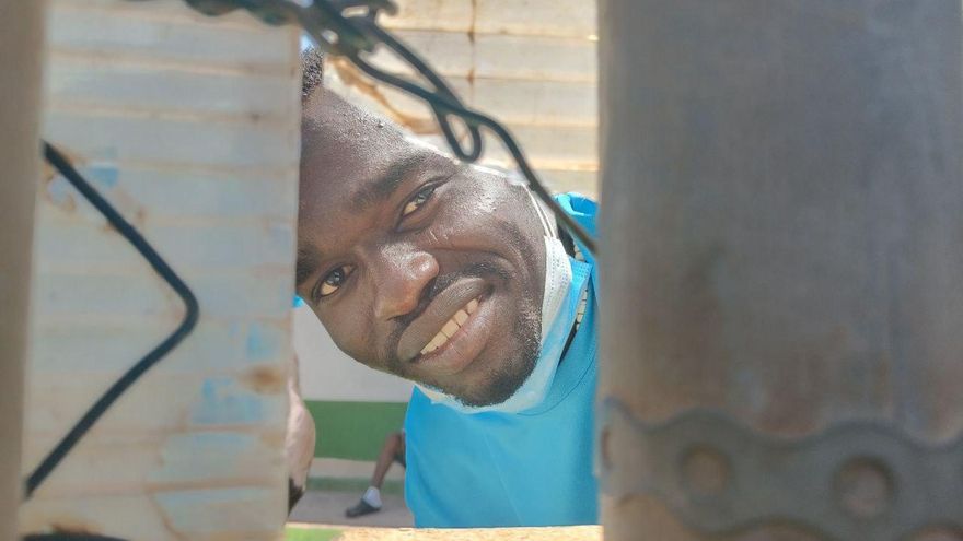 Los sudaneses que lograron saltar la valla de Melilla: "La policía marroquí nos ha pegado y ha matado a nuestros amigos"