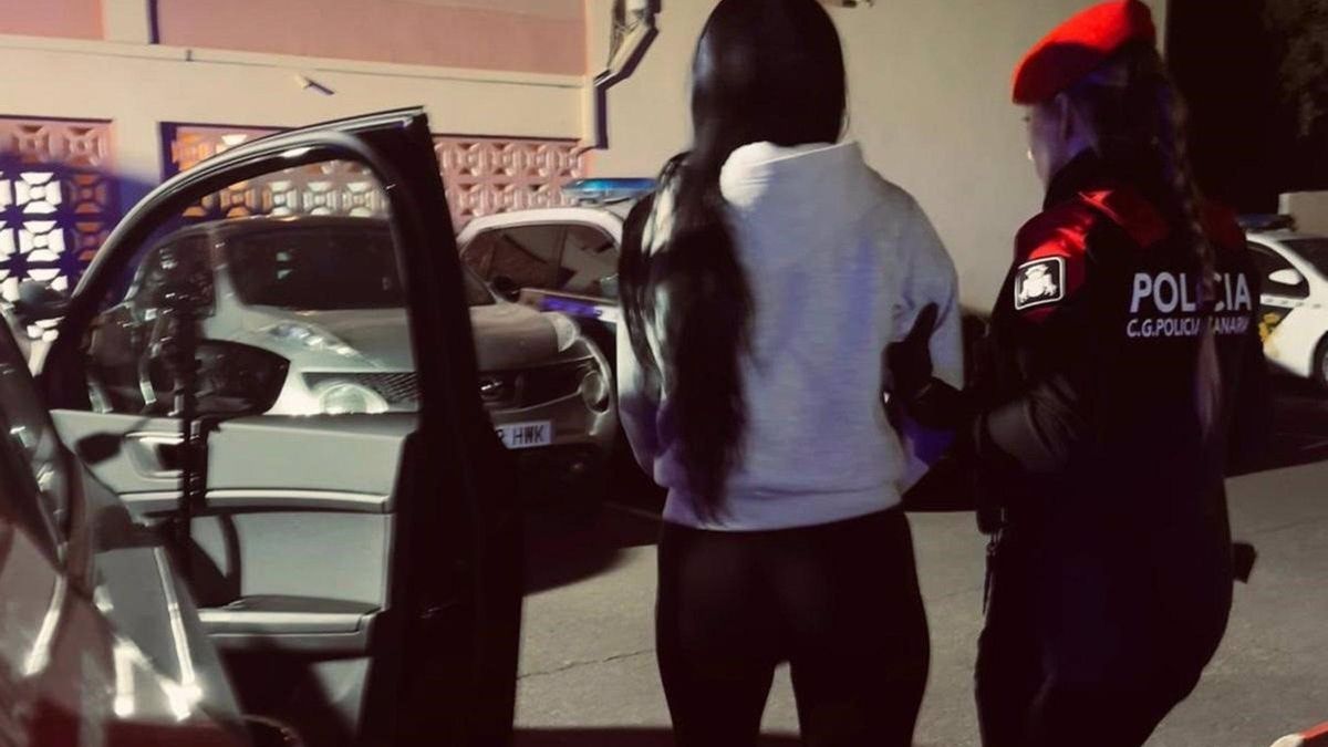 Momento de la detención de la joven.