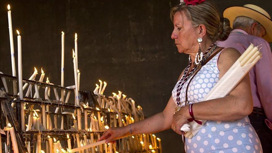 Hermandades participan en Santo Rosario, antesala de la salida de la Virgen