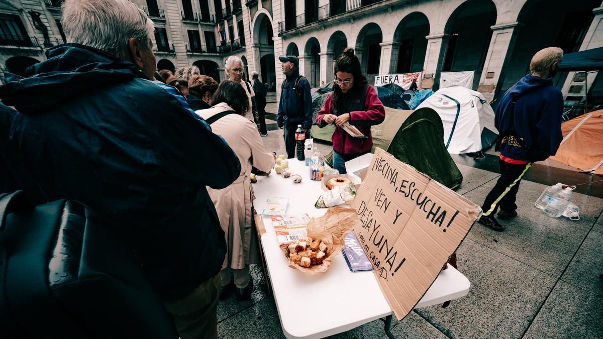 El Sindicato de Estudiantes de Cantabria dice que las multas a los acampados "no detendrán la necesidad de garantizar un techo"