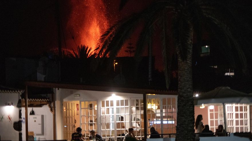 Este domingo, se derrumbó parte del cono del volcán y aumentó la actividad efusiva