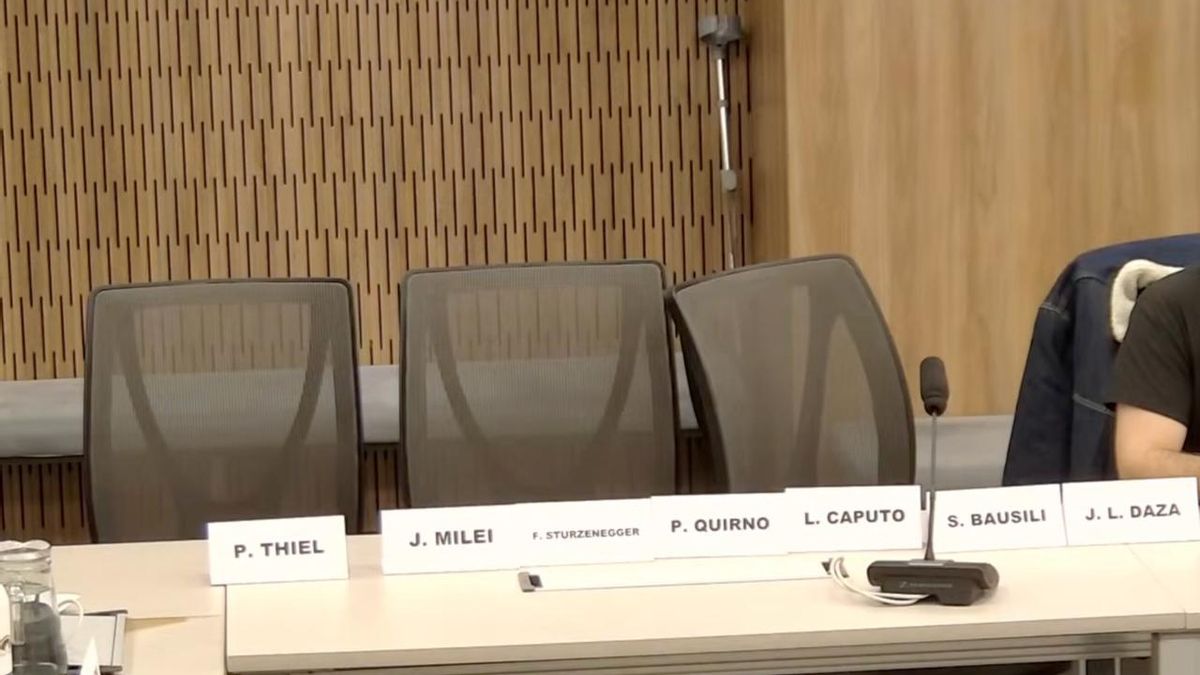 Diputados opositores y expertos debaten las motivaciones detrás de la presencia de Peter Thiel en el país