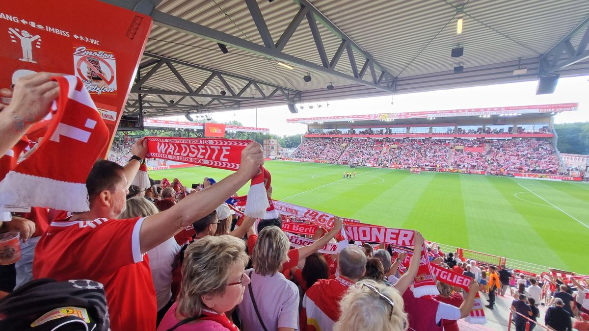 El Unión Berlín, en sudeste de la ciudad, un club levantado sola con la pasión de sus hinchas.