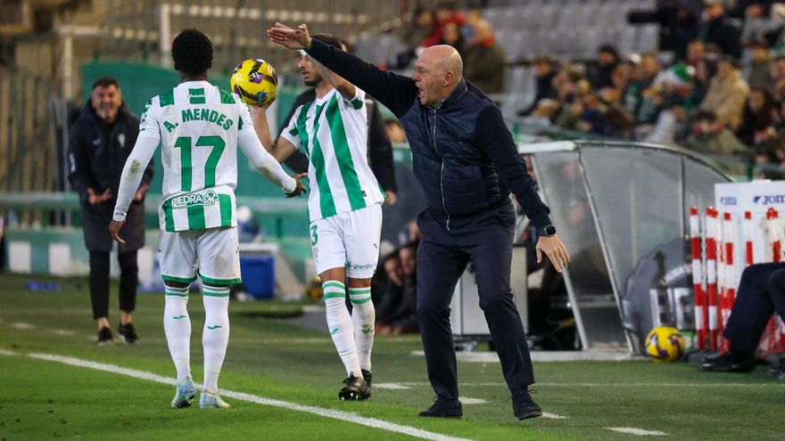 El Tenerife se humilla en Córdoba camino de la rendición