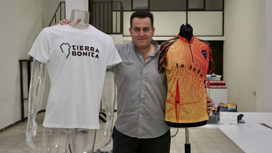 Solidaridad para paliar el sentimiento de abandono en La Palma: ''Intentamos llegar a donde la administración no lo hace''