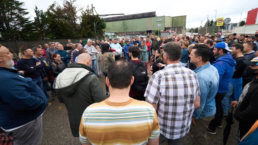 Archivo - Varios trabajadores del metal en la anterior huelga celebrada en Cantabria