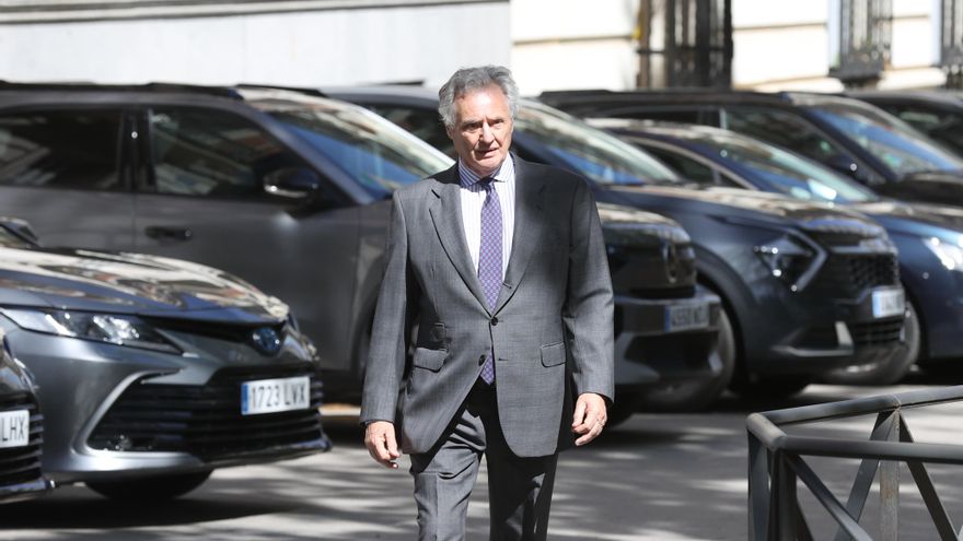 El empresario Ignacio López del Hierro, exmarido de la ex secretaria general del PP y expresidenta de Castilla-La Mancha, María Dolores de Cospedal, en las inmediaciones de la Audiencia Nacional, donde está citado este miércoles a declarar como testigo en el juicio de Kitchen, la presunta trama parapolicial para espiar al extesorero del PP Luis Bárcenas. EFE/ Víctor Lerena