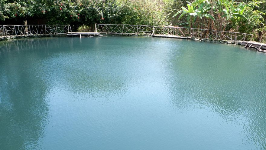 Laguna de Agua Blanca. En torno a este espejo de aguas sulfurosas se desarrolló una de las culturas preincaicas más interesantes de Ecuador.