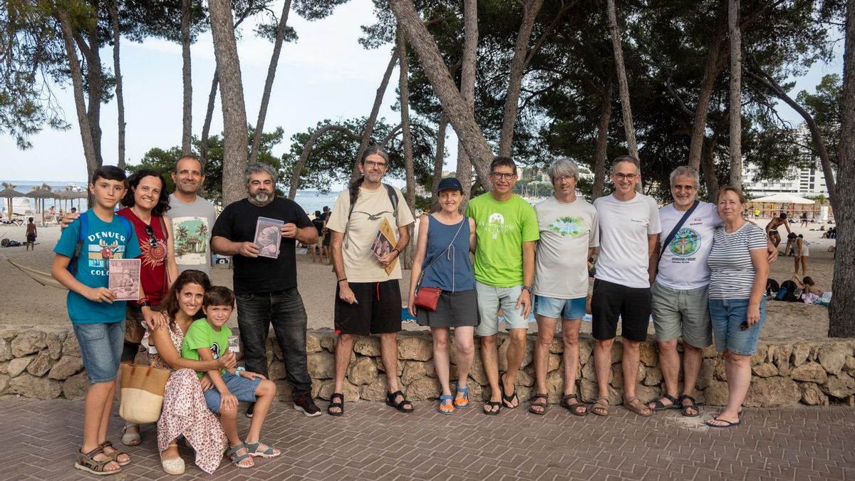 No todos los retos se resuelven caminando. Algunos empiezan mucho antes de salir de casa y exigen horas de investigación o lógica. En la imagen, un grupo de aficionados en Mallorca.