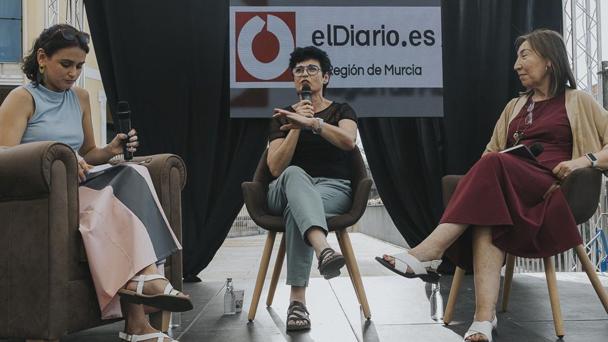 La socióloga Cristina Guirao, y la pintora Noelia Muriana, junto a la divulgadora de Historia del Arte María Ponce