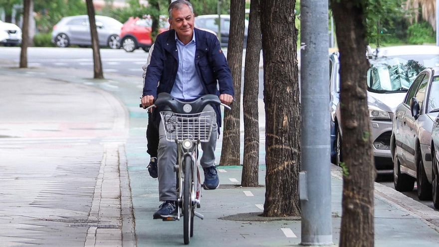 Los veladores le ganan al carril bici la batalla por las calles de Sevilla