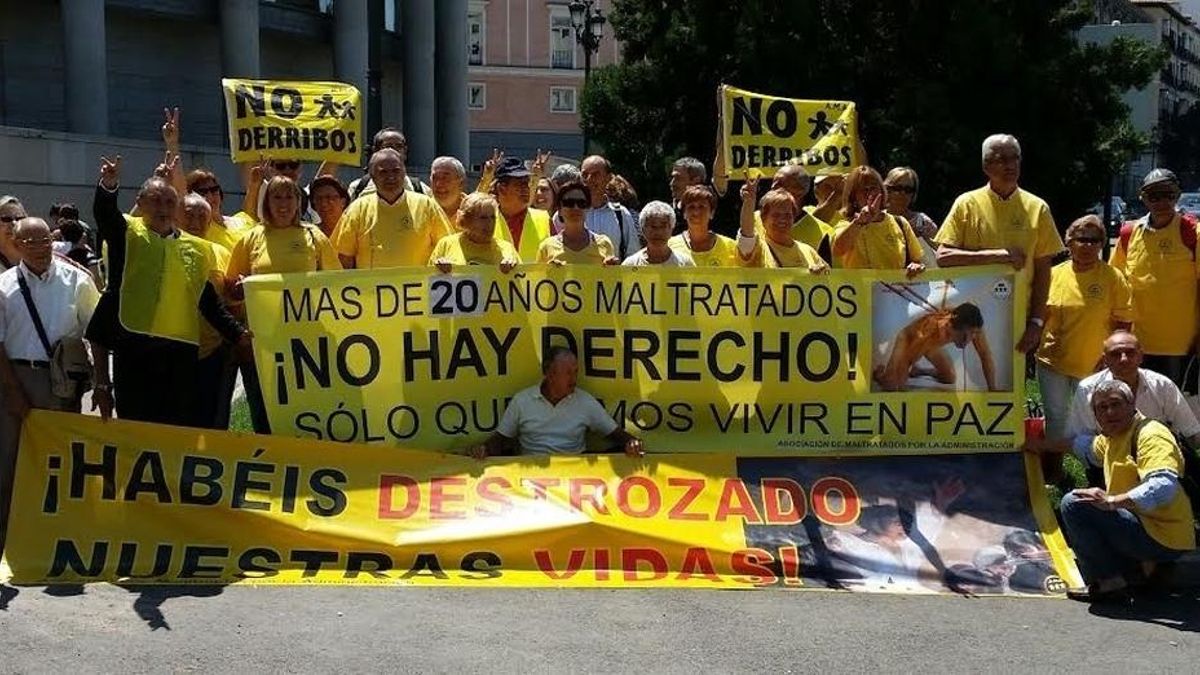 Afectados españoles por derribos otorgan al Senado el premio 'Justicia en el Urbanismo'
