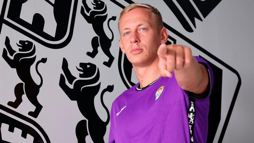 El Córdoba CF presenta su segunda equipación con un guiño a la provincia