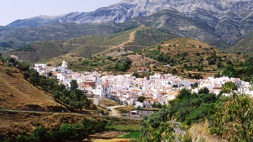 La ruta senderista que une estos dos pueblos malagueños en la Axarquía
